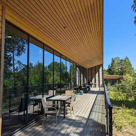 Kartanonrinteen Amanda *