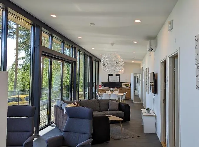 Kartanonrinteen Amanda *